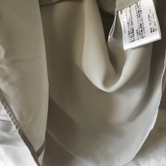 Archives Light Gray Off-Shoulder Long-Sleeve Top - Picture 9 of 12